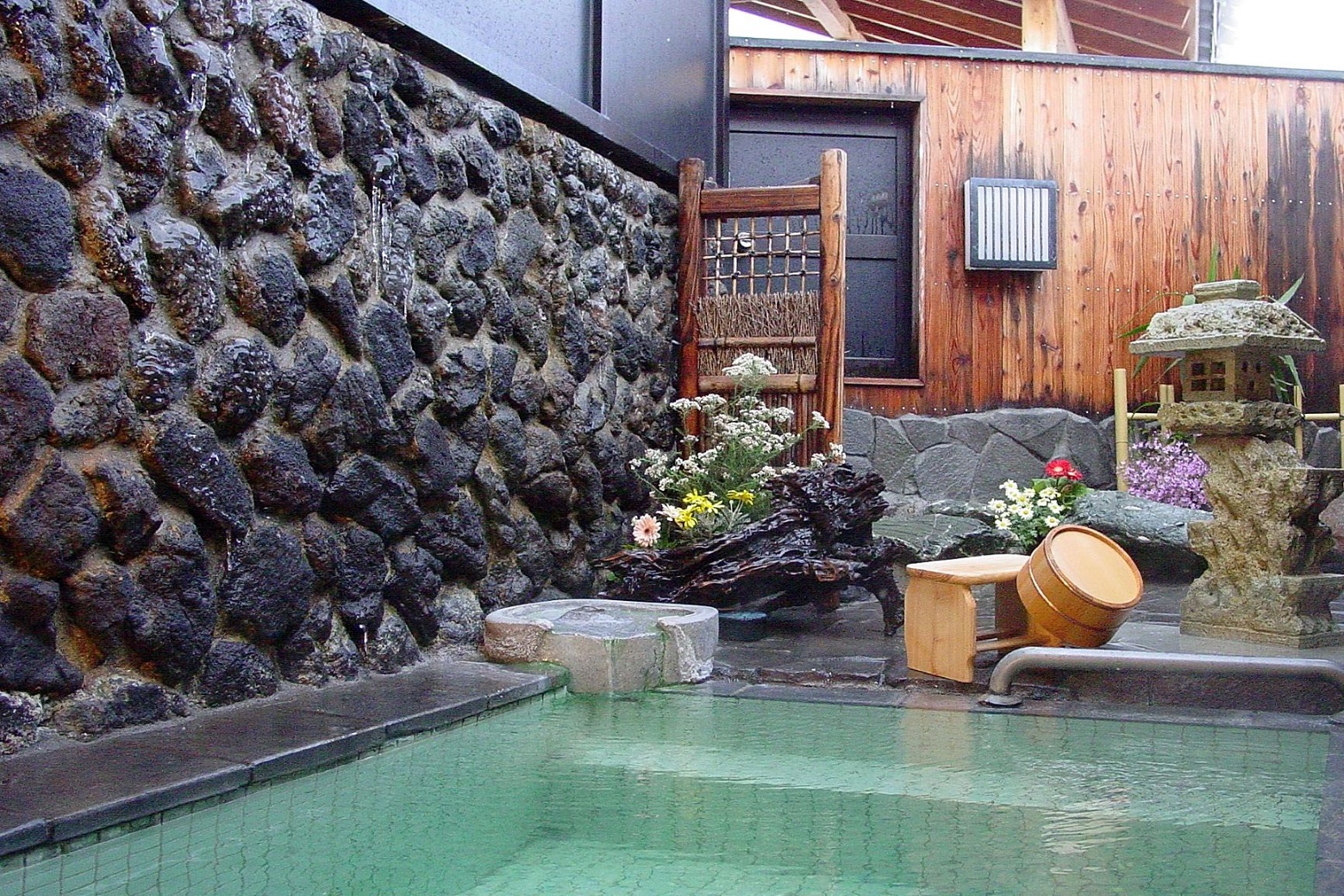 private outdoor onsen